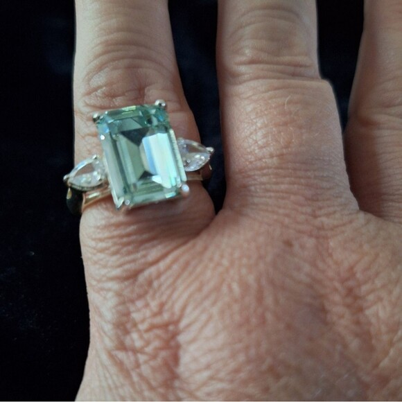 🎁Charter Club Aqua Cut Crystal Ring in Silver Plate, Size 10 - Picture 3 of 4